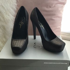 SOLDJessica Simpson Landy platinum heel size 6M